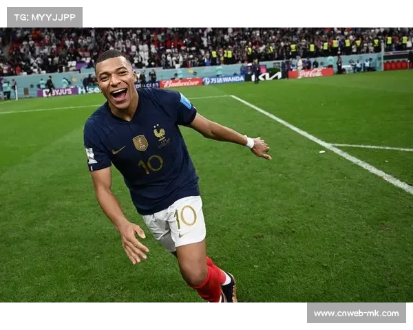 姆巴佩进球后指向天空，纪念已故亲人